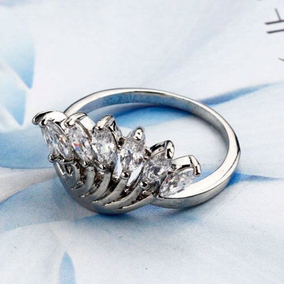 Art Deco Cocktail Ring Size 9 Vintage Cubic Zirconia Silver Rhodium Plated Crown - Picture 5 of 11